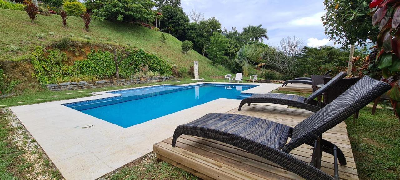 Finca Hotel Tierra Verde Girardota Exterior photo